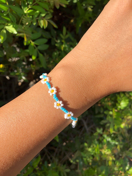 Blue/White Daisy