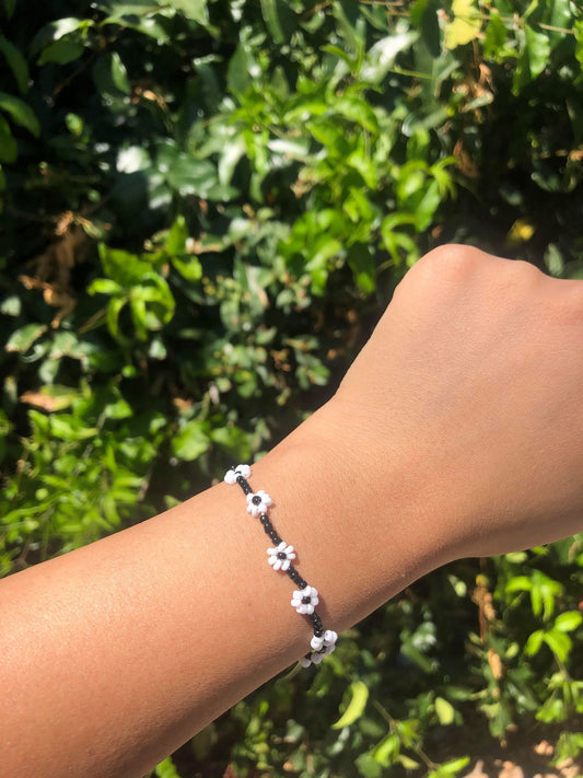 Black/White Daisy