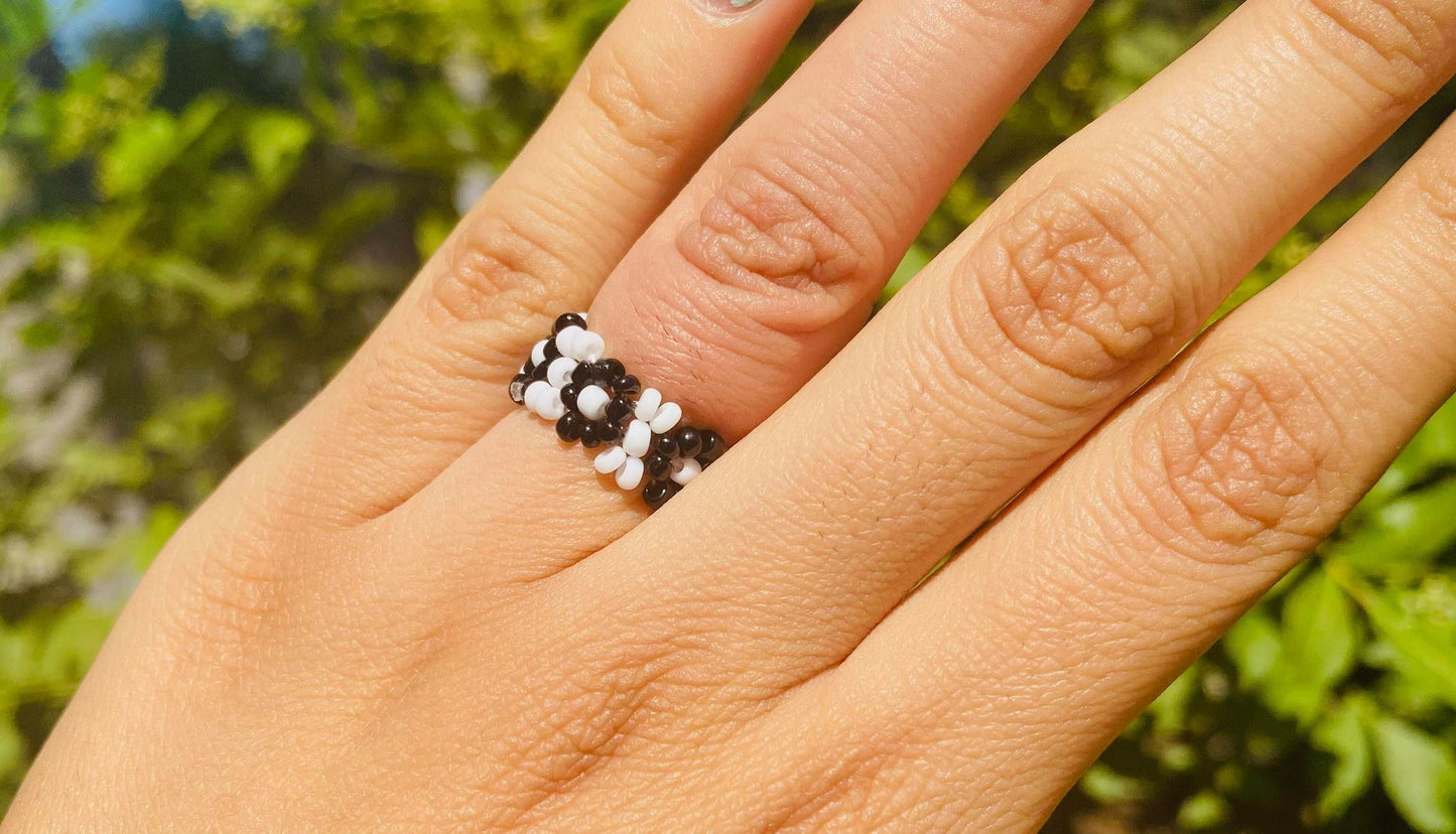 B&W Ring