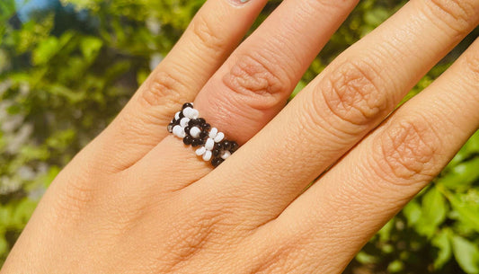 B&W Ring